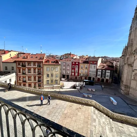 Atuaire Balcon Con Vistas A La Catedral De *