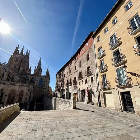 Atuaire Balcon Con Vistas A La Catedral De *