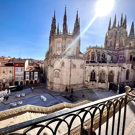 Atuaire Balcon Con Vistas A La Catedral De Lejlighed