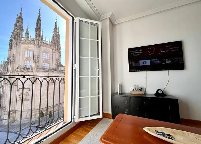 Atuaire Balcon Con Vistas A La Catedral De