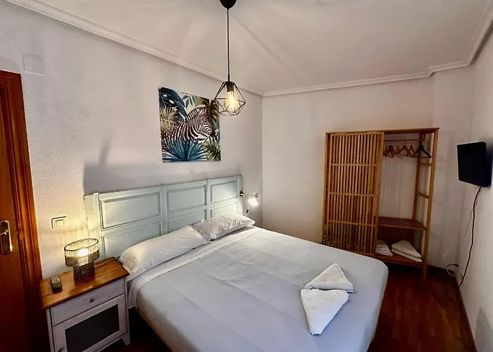 Atuaire Balcon Con Vistas A La Catedral De Burgo